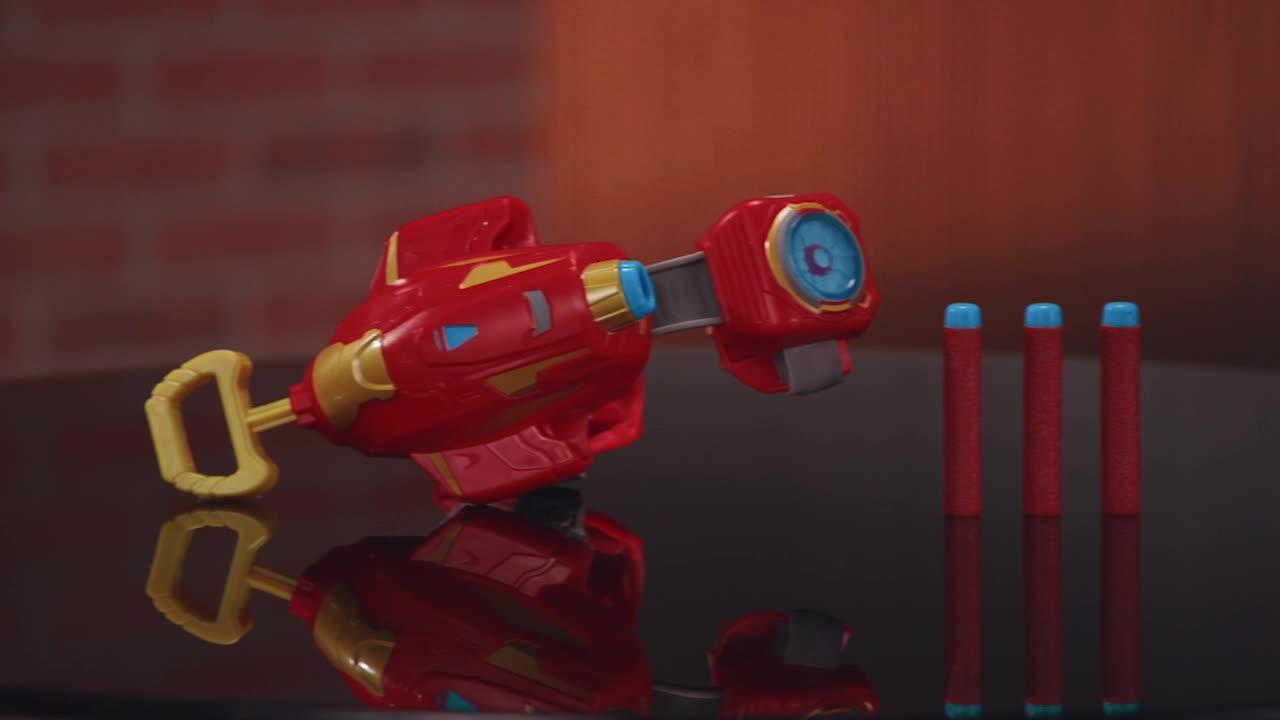 HASBRO Gant répulseur lance-fléchettes Iron Man Nerf pas cher