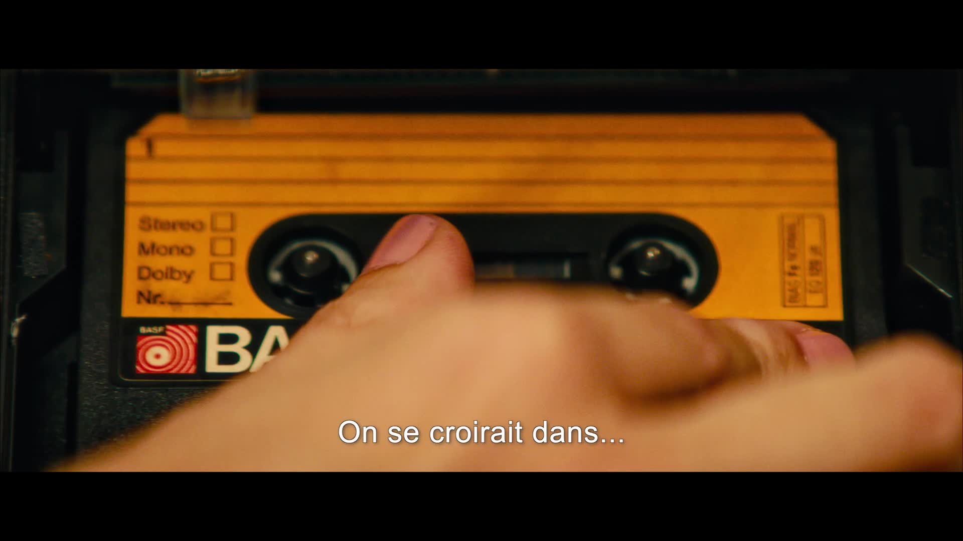 AV_L'AGENTSECRET_fa_h264_mixWEB_STT_EXE